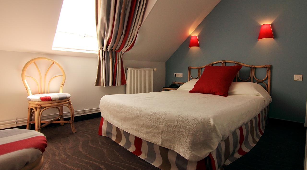 Logis Hotel Les Fuchsias Saint-Vaast-la-Hougue Bagian luar foto