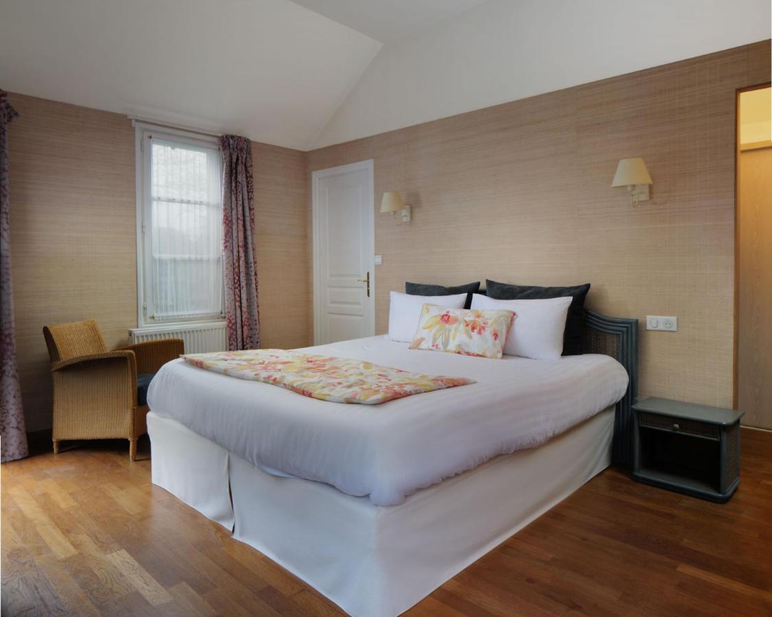 Logis Hotel Les Fuchsias Saint-Vaast-la-Hougue Bagian luar foto